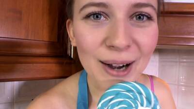 Hot MILF enjoys sucking on a lollipop - drtuber.com